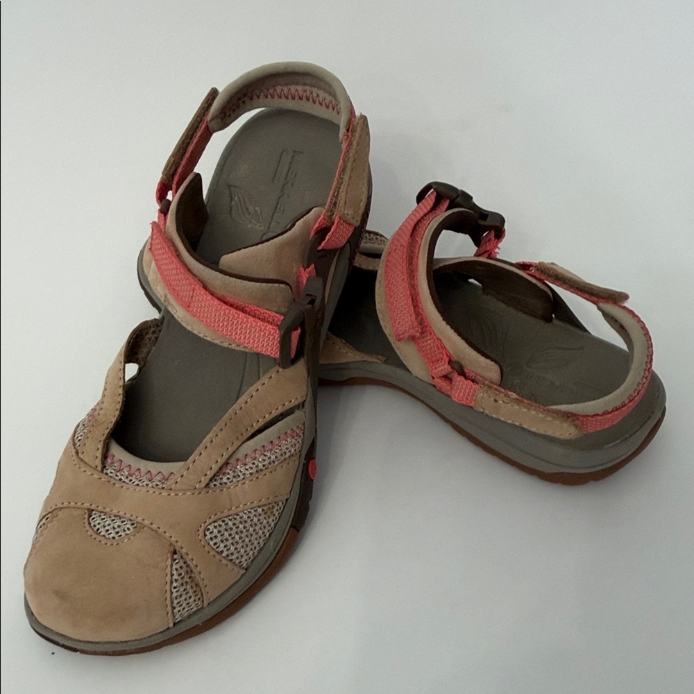 Merrell Air Cushion Tan  Strap Sandals Size 7